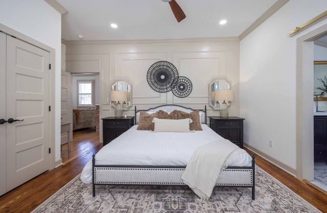 Promenade on Poplar- Brand New, Beautifully Decorated Cozy 2 Bedroom w/ King Bed