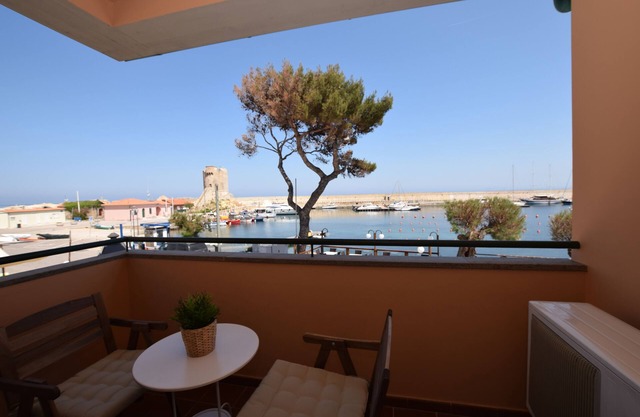 Promenade mit Blick auf die Promenade von Marciana Marina.
