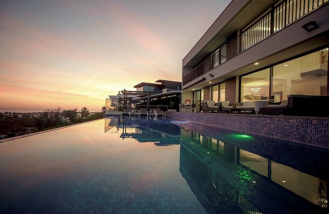 PROMO 10% MONTHLY DISCOUNT! Sea View, Private Heatable Pool, AC, Wifi