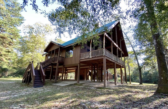 PROMO 20% WEEKLY AND 25% MONTHLY DISCOUNT! Creekside Cabin #2 “The Lodge”