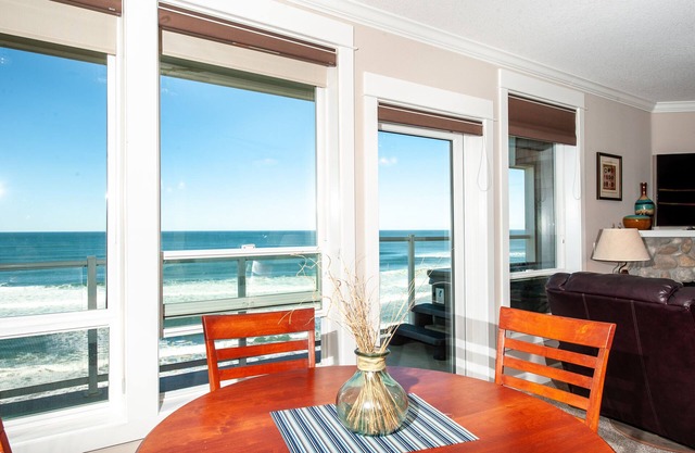 * Promo!* 3. Stock Oceanfront Ecke Eigentumswohnung, Private Hot Tub, WiFi & Indoor Pool!