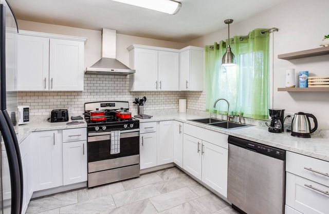💫Modern & Quiet Suburban Ranch Mins to Dtwn/Stores/Restaurants
