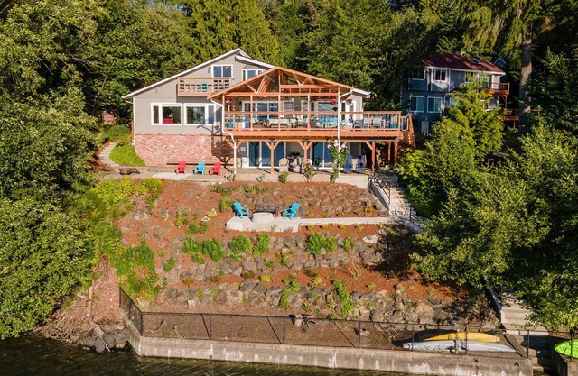 Olympia’s New Luxury WATERFRONT home with shellfish and kayaks