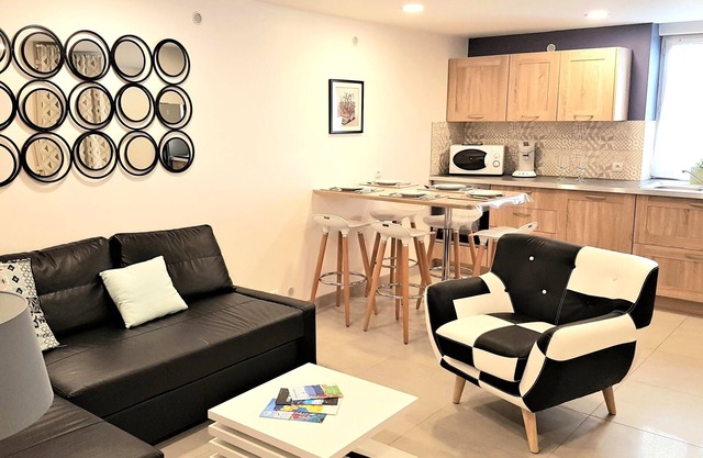 Quiet hyper center. Beach, port. Parking, cleaning and beds made. Maritime shuttle