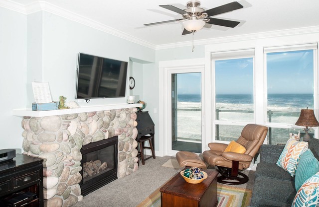 * Promo!* Zweiter Stock Oceanfront Condo w / Private Whirlpool, Innenpool, WiFi!