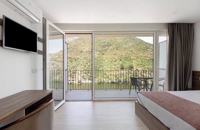 Property In A Holiday Village 'Quinta Da Pedra Caldeira F' with Mountain View and Air Conditioning