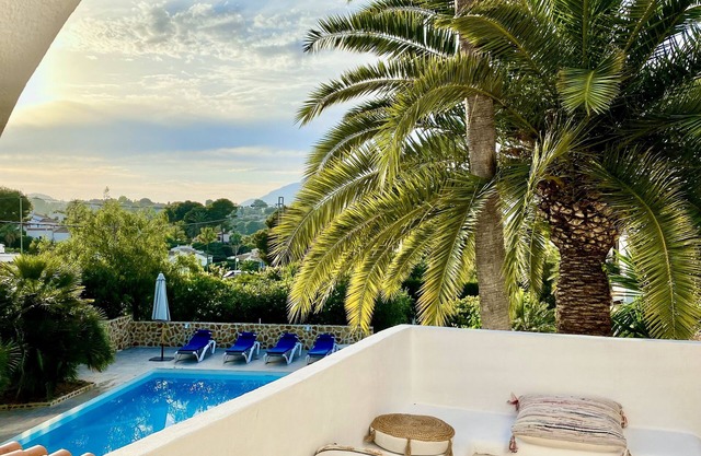 Property with large swimming pool in a quiet and lush garden