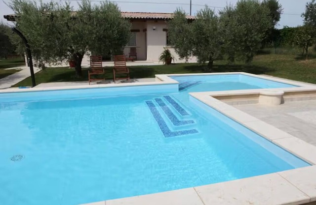 Anwesen mit Villa und Pool