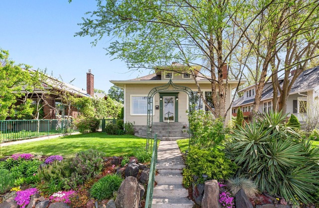 Prospect Delight - River Views, Historic Home, Walk To Town!