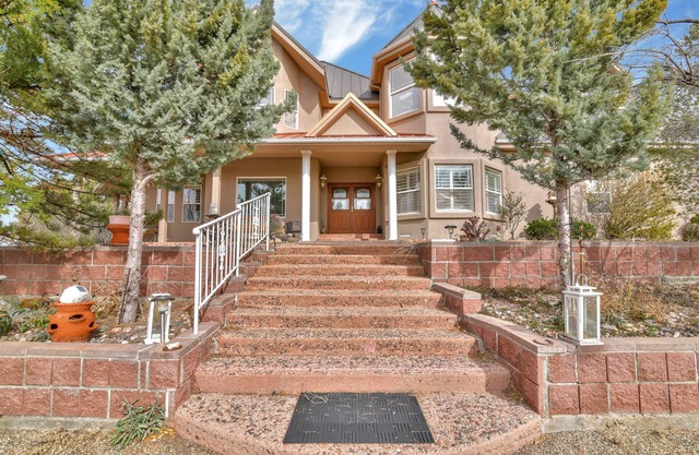 Prospectors Palace *Gathering Place w/ Mountain Views*Pool Table* Near Lynx Lake