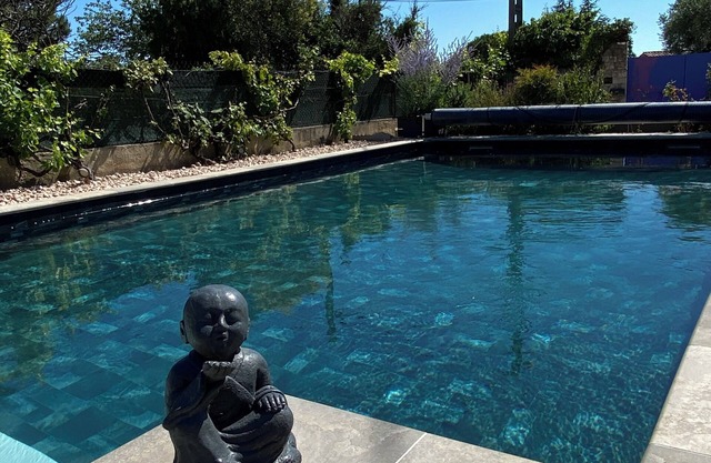 Provenzalisches Studio mit Pool, zwischen Meer und Bergen, ruhig