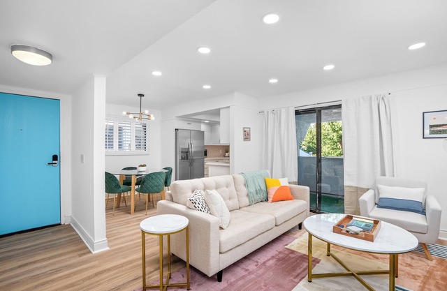 PS Retreat - Luxurious Centrally Located Condo!