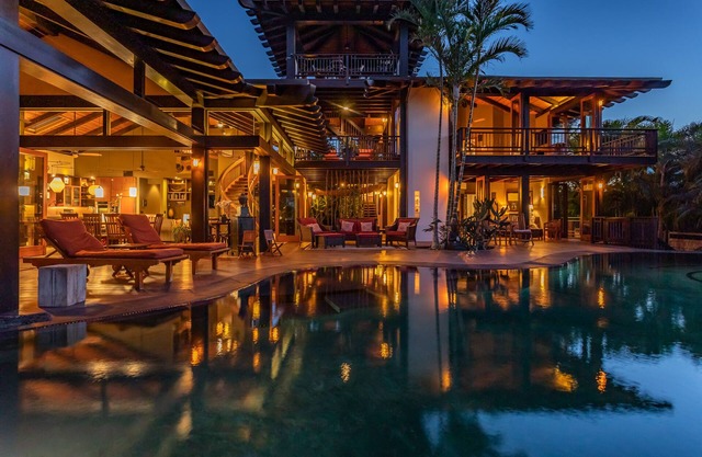 PUAKO Luxury Villa auf PUAKO BEACH, 4 Schlafzimmer mit Bad und Medien, Infinity-Pool