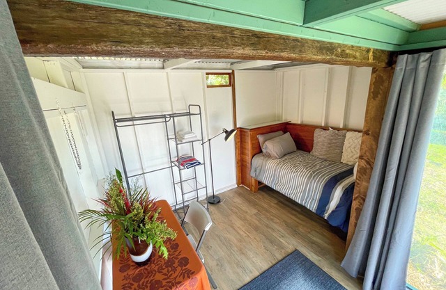 Pueo Cabin with Shared Bath and Common House