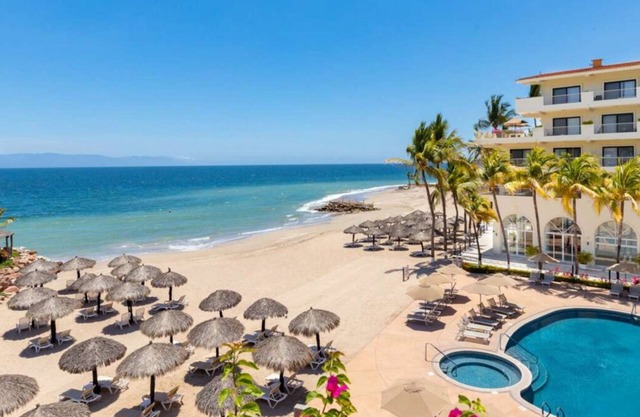 Puerto Vallarta Paradise: 1 Bedroom Centrally Located & Steps from the Sand