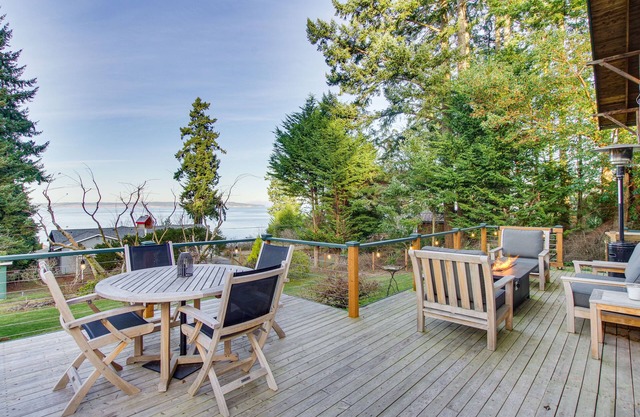 Puget Sound Cottage w/ Private Community Beach!