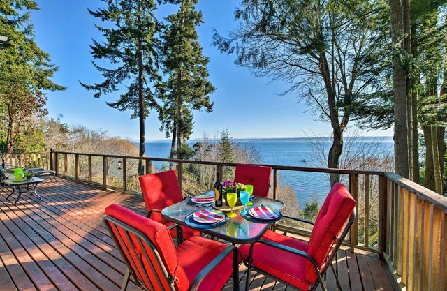 Waterfront Kingston House w / Deck + Privatstrand!