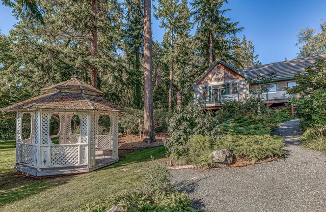 Puget Sound-view group getaway with water views, games & entertainment