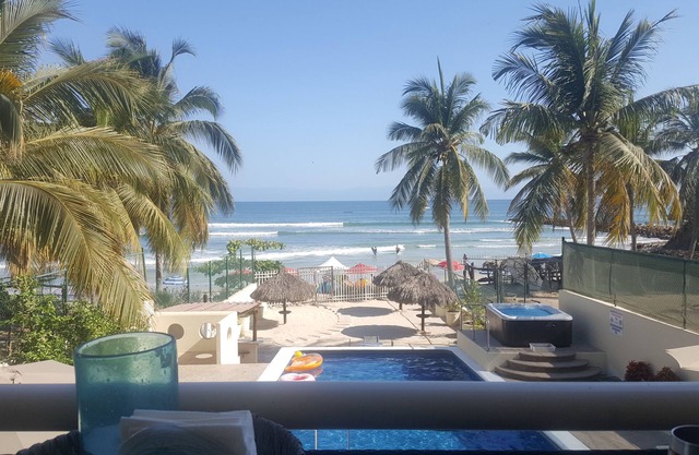 Schöne Punta de Mita Beachfront Condo mit herrlichem Blick !!