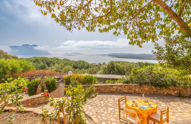 Punzy: Cozy Apartment with Terrace and Breathtaking View
