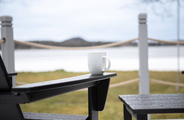 Pure Pentwater Cottage: lake-front; fully updated; sleeps 8.