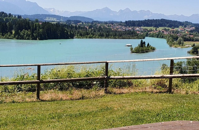 "Entspannung pur: Feriendorf Hochbergle Haus 37 am Lechsee entdecken!"