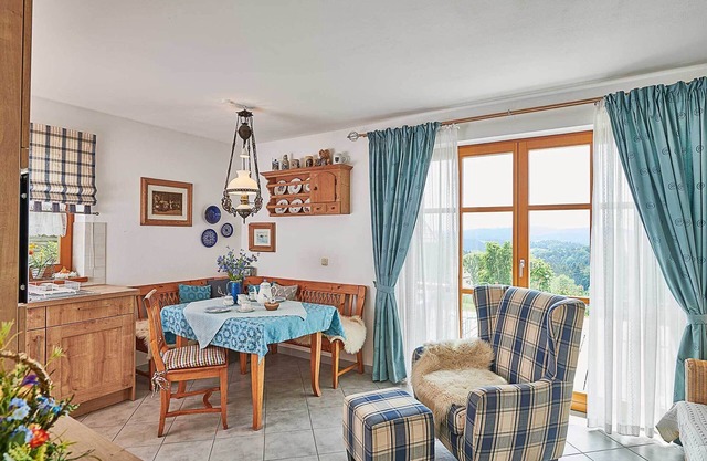 Pure romance & tranquillity - time out on the edge of the forest with mountain views and a tiled stove