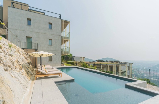 PureView Luxury Suites - First Floor with breakfast & pool