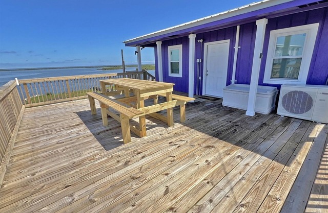 Purple Pelican - Boat Access - Island Realty