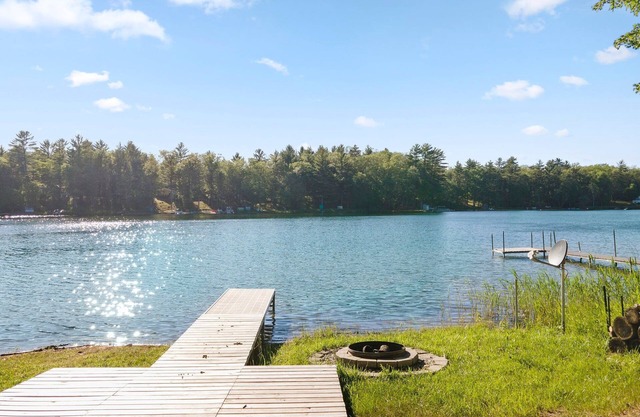 Putman Lake Cabin & Bunkhouse | Beach | AC | Fish