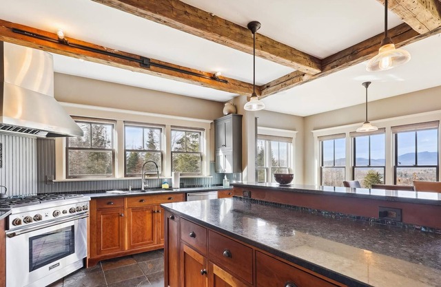 Putnam Forest Lookout - a beautiful Stowe Hollow home with Mt. Mansfield views!