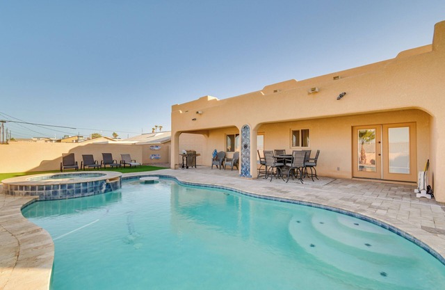 Putting Green & Mtn View: Lake Havasu City Home!