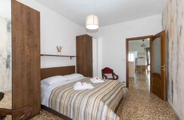 Pythagoras Functional Flat x4 with Balcony
