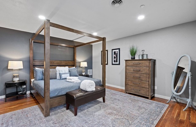 Pythian Castle Hideaway - New! Gorgeous Downtown Space, 1 Bdrm, Local Golfing 50% Off!