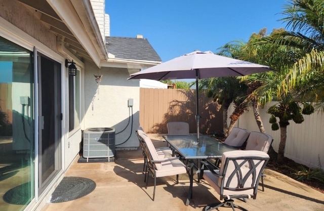 Q Bed, Private Room, w/A/C, WiFi, Desk, Smart TV & Keyless Lock - San Diego