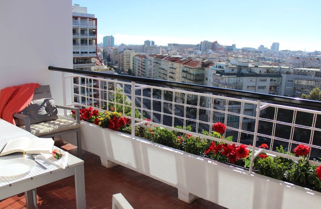 QUAD AVENUE 2BR 2BA, KLIMAANLAGE, TERRASSE, PARKPLATZ, mit Blick auf die Stadt