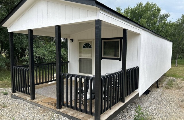 Quaint 1 Bedroom 1 Bath Home on 65 acre ranch.