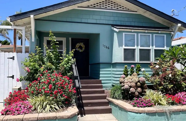 Quaint 1914 Beach Cottage.