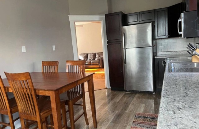 Quaint 2 Bedroom Flat with Office