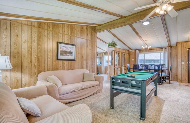 Quaint 3 Bedroom/2 Bathroom Home Near Sunriver on the River!