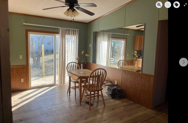 Quaint 3-bedroom cottage on working farm in small rural America. Pet friendly