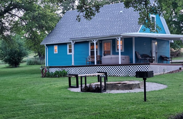 Quaint 3 Bedroom Farmhouse near Lone Grove, Oklahoma