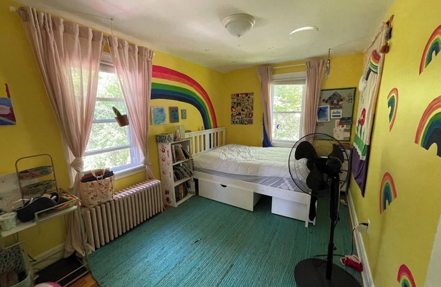 Quaint 3-bedroom house with spacious deck and backyard in South End, Burlington