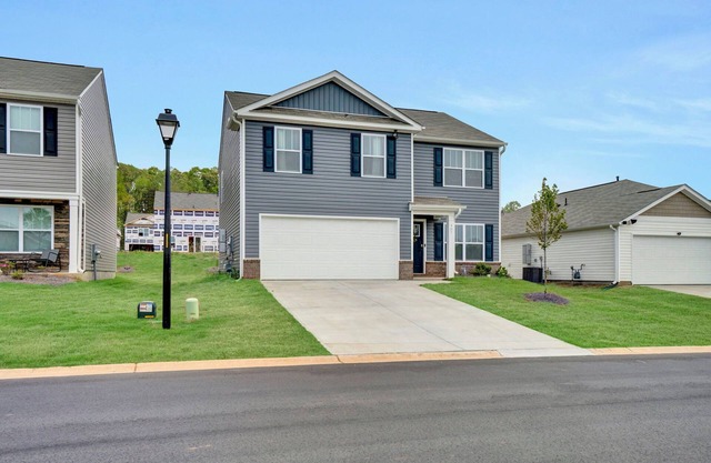 Quaint 4-bedroom house with AC in charming Piedmont