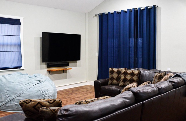 Quaint and Cozy Home in Turkey, TX. Huge game room.