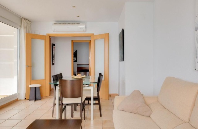 Quaint Apartment close to the Seabeach