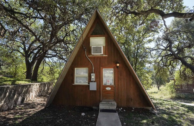 Quaint cabin located near the Frio River
