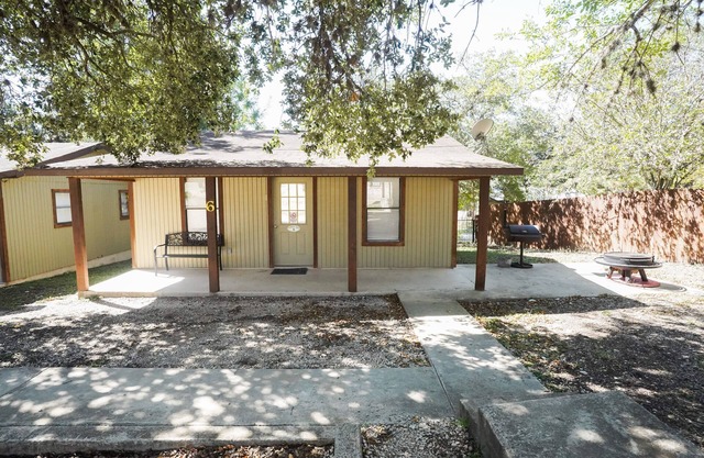 Quaint cabin located near the Frio River