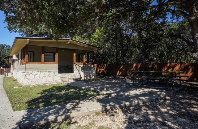 Quaint cabin located near the Frio River