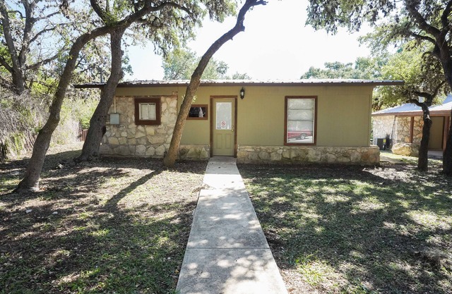 Quaint cabin located on the Frio River